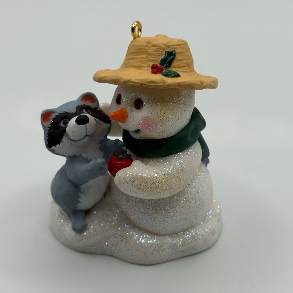 VTG 2001 Hallmark Keepsake Snow Buddies Ornament Raccoon Snowman NO BOX - Picture 2 of 10